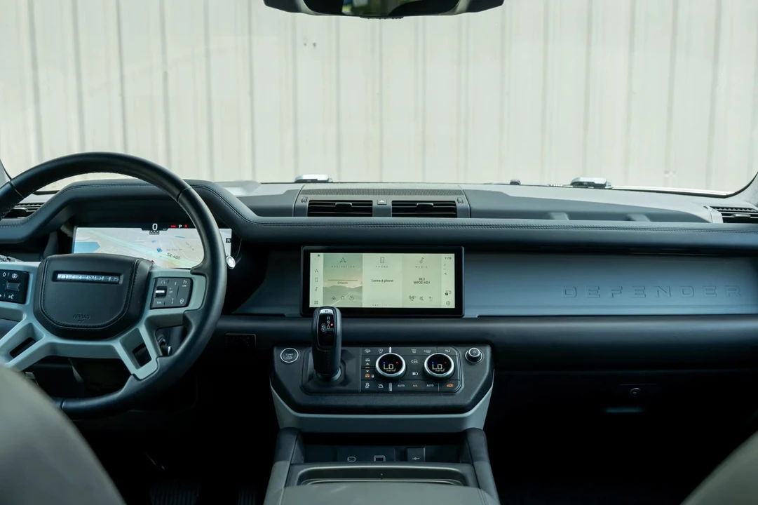 2024 Land Rover Defender L663 - Image 24 of 31