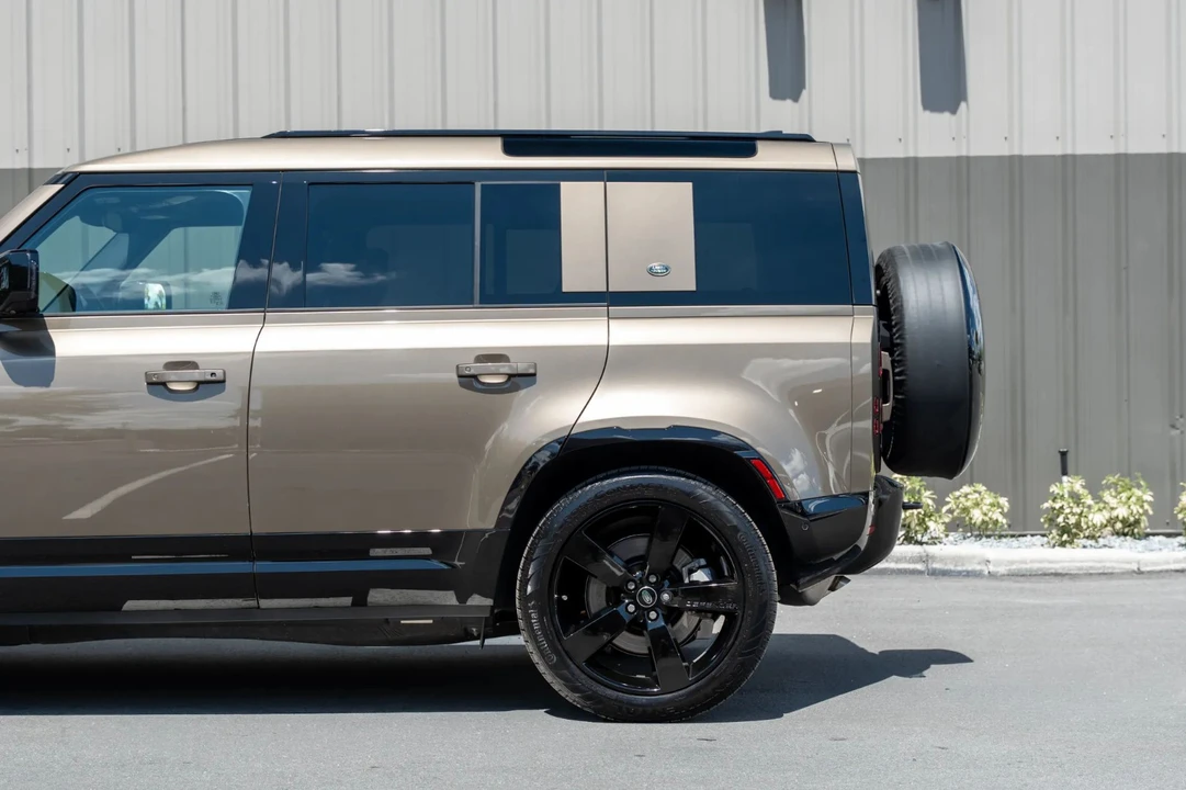 2024 Land Rover Defender L663 - Image 9 of 31