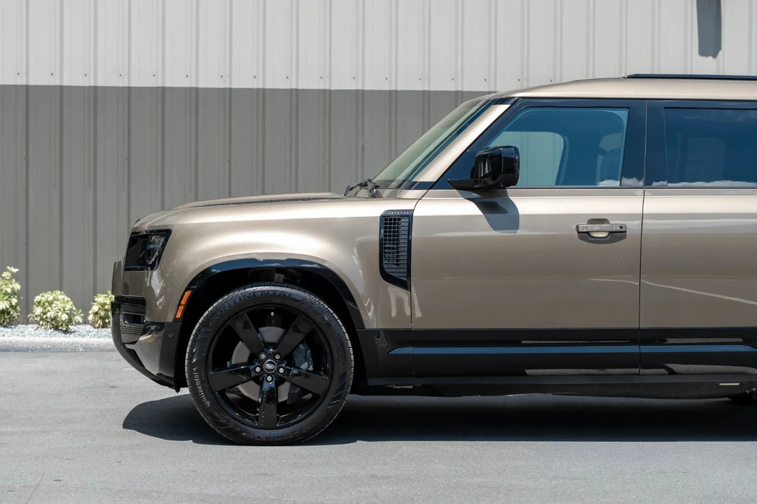 2024 Land Rover Defender L663 - Image 8 of 31