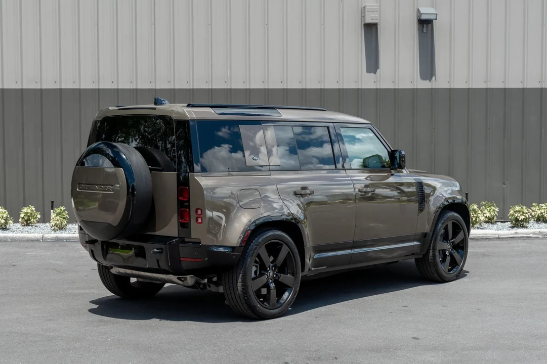2024 Land Rover Defender L663 - Image 12 of 31
