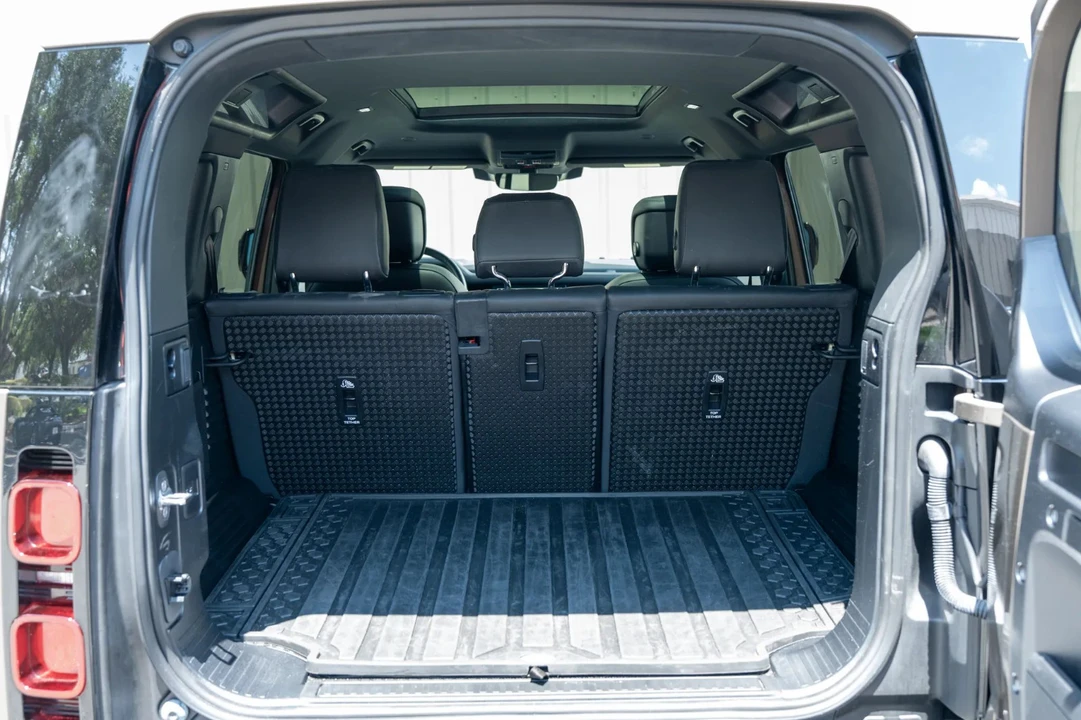 2024 Land Rover Defender L663 - Image 22 of 31