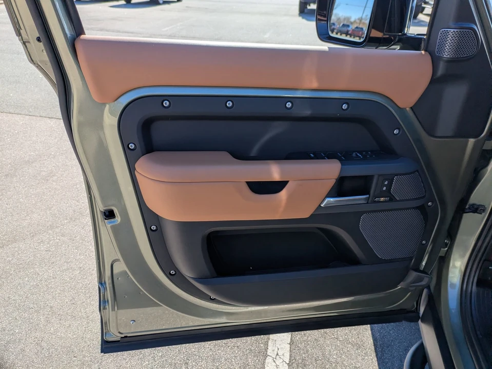 2024 Land Rover Defender L663 - Image 15 of 21