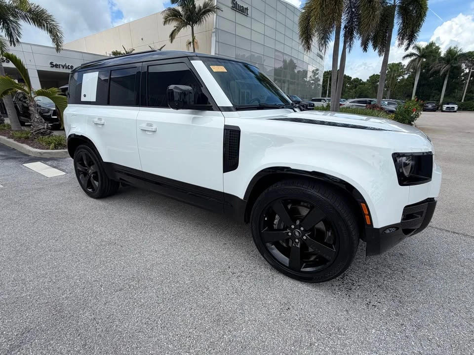 2024 Land Rover Defender L663 - Image 2 of 11