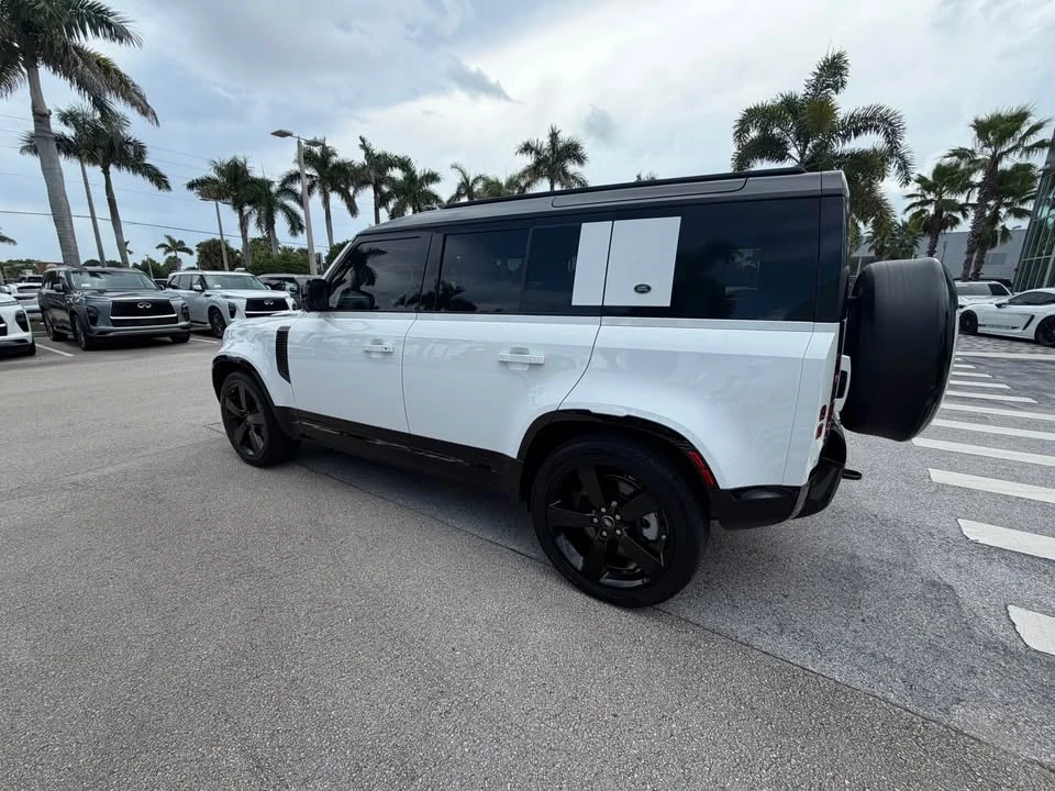 2024 Land Rover Defender L663 - Image 3 of 11