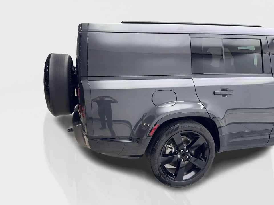 2024 Land Rover Defender L663 - Image 18 of 21