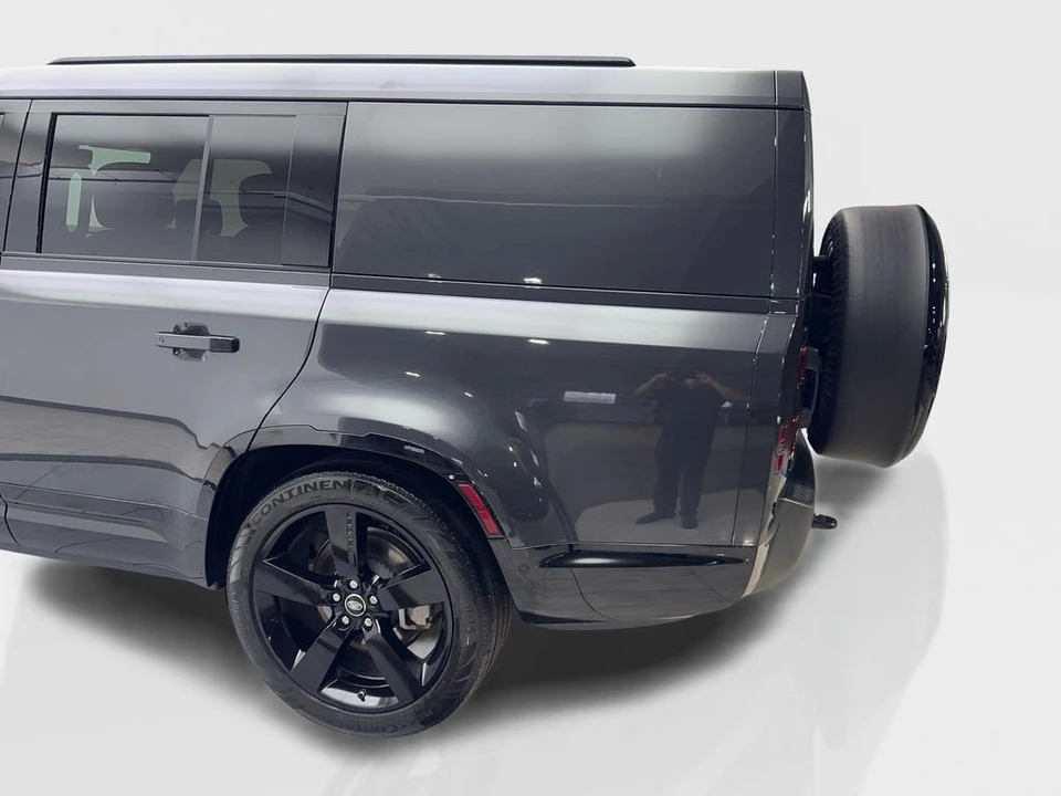 2024 Land Rover Defender L663 - Image 19 of 21