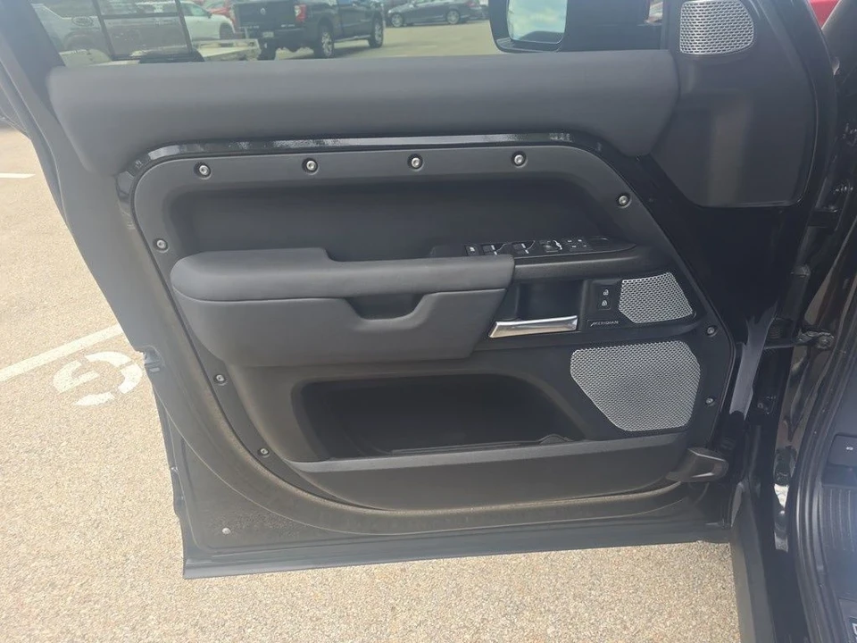 2024 Land Rover Defender L663 - Image 10 of 12
