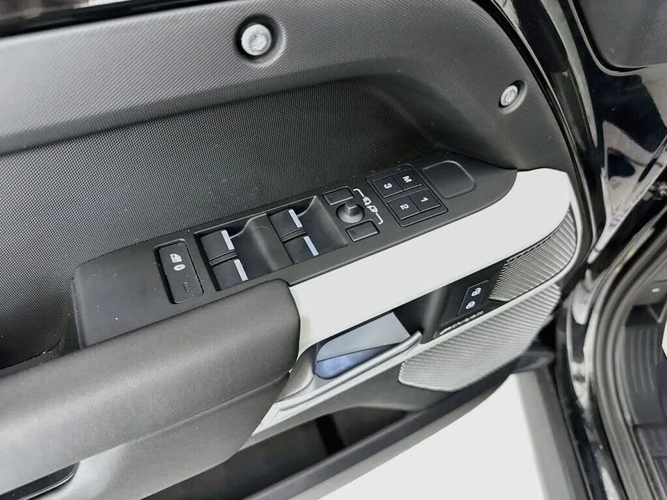 2024 Land Rover Defender L663 - Image 18 of 20