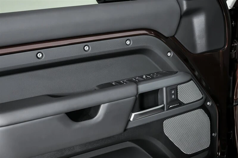 2024 Land Rover Defender L663 - Image 18 of 21