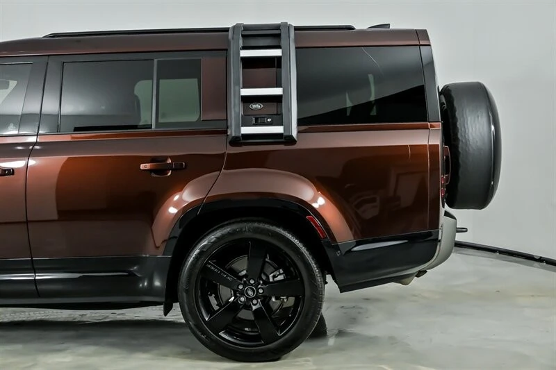 2024 Land Rover Defender L663 - Image 9 of 21