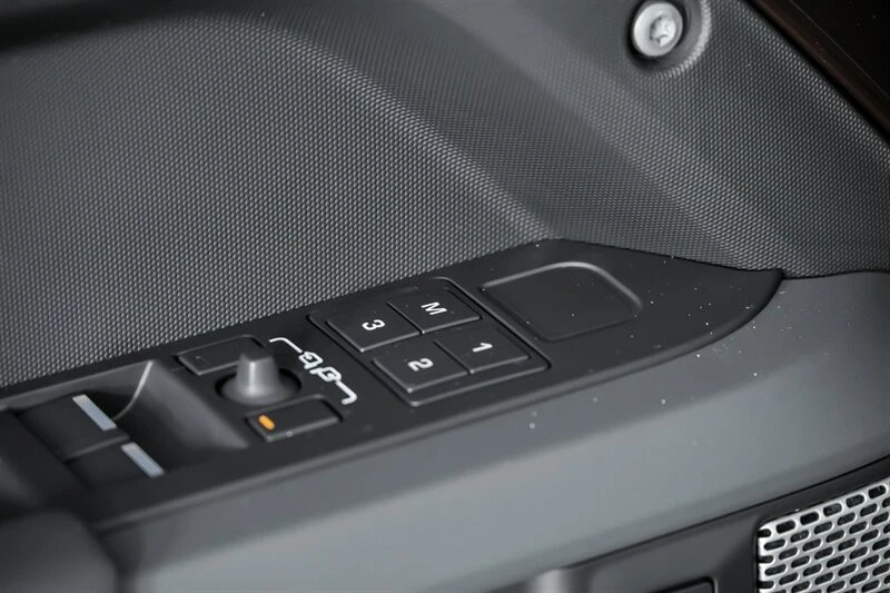 2024 Land Rover Defender L663 - Image 19 of 21