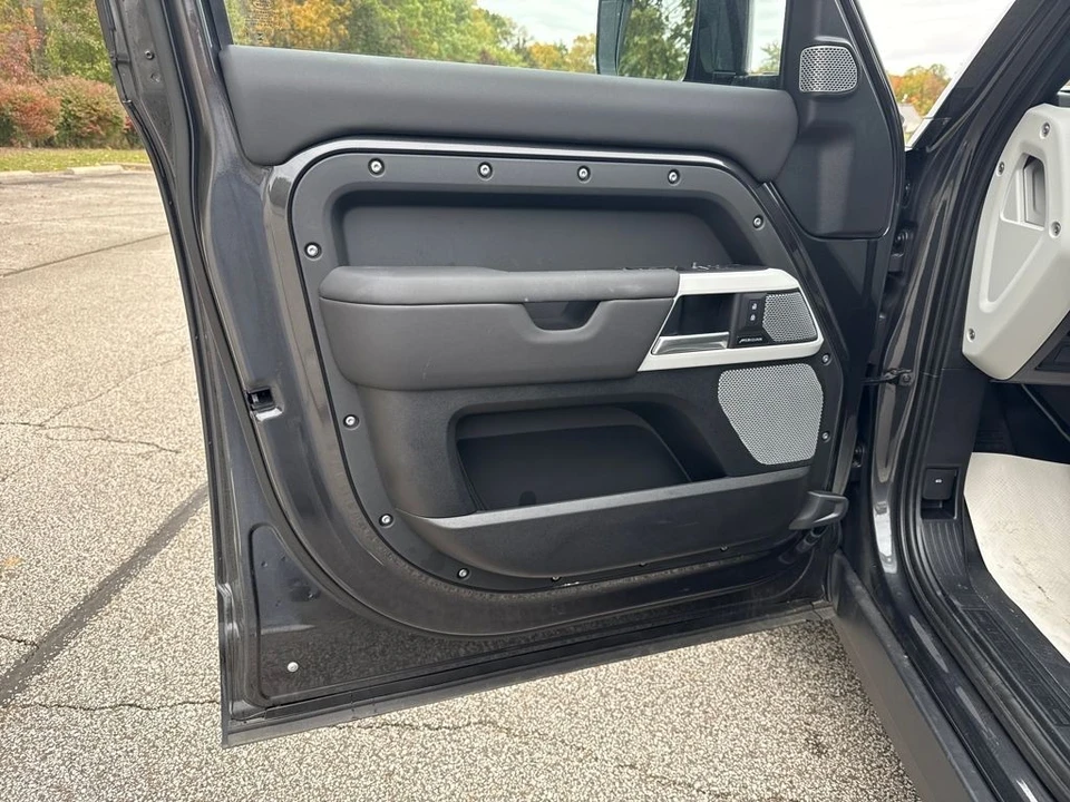 2024 Land Rover Defender L663 - Image 11 of 12