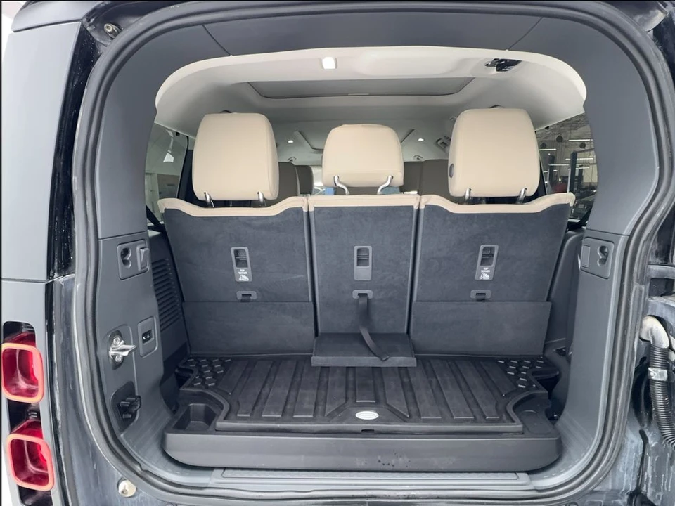 2024 Land Rover Defender L663 - Image 16 of 31