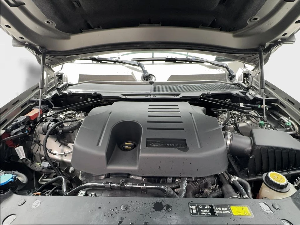 2024 Land Rover Defender L663 - Image 17 of 31