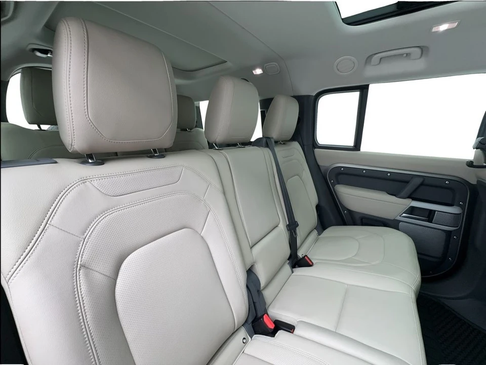 2024 Land Rover Defender L663 - Image 26 of 31