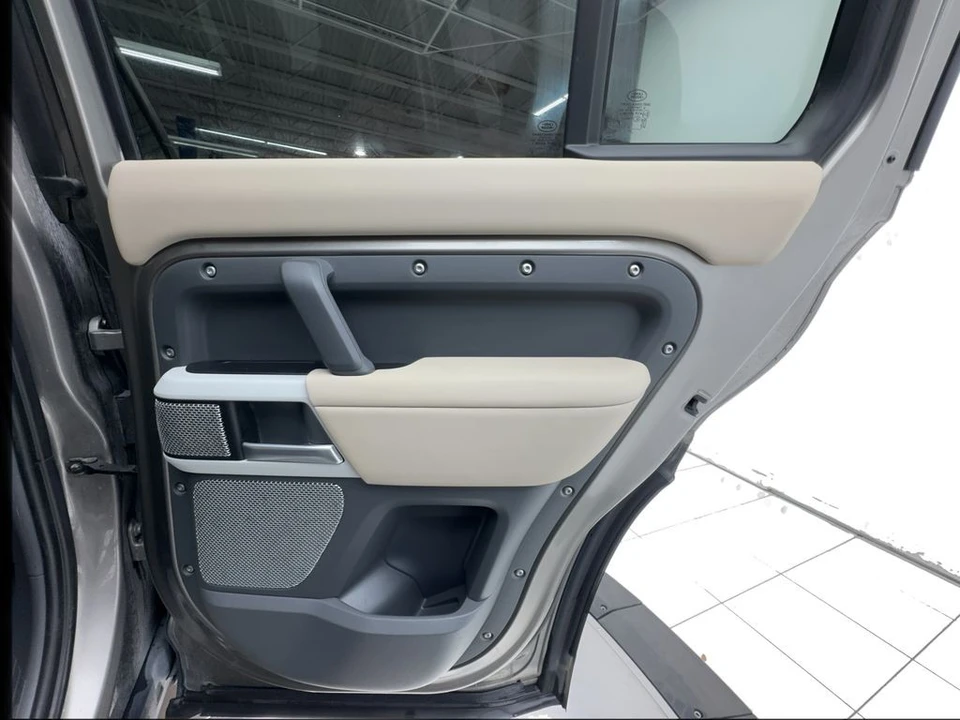 2024 Land Rover Defender L663 - Image 28 of 31