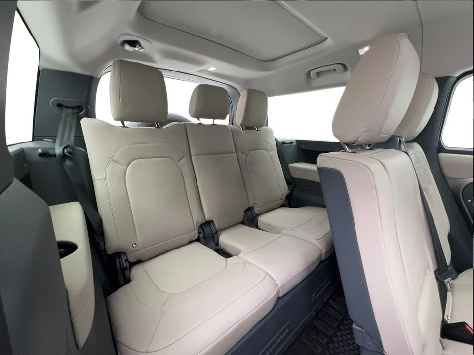 2024 Land Rover Defender L663 - Image 27 of 31
