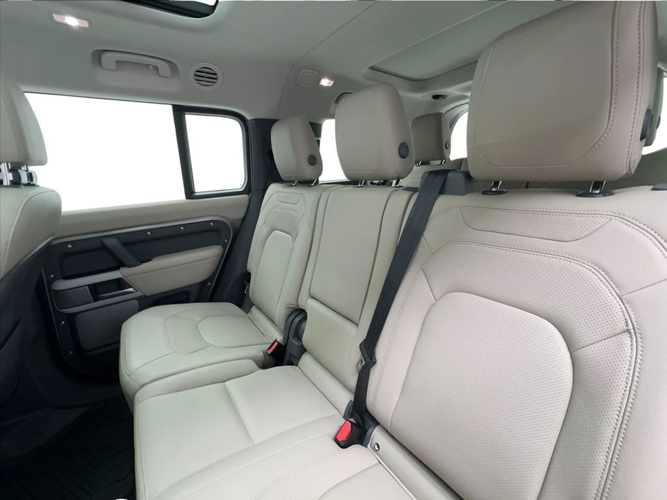 2024 Land Rover Defender L663 - Image 24 of 31