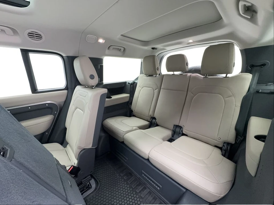 2024 Land Rover Defender L663 - Image 25 of 31