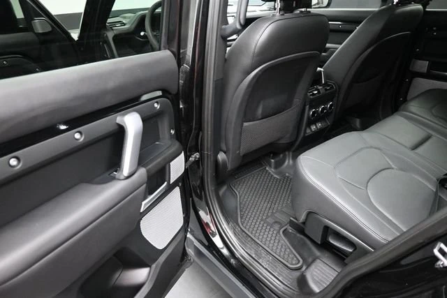 2024 Land Rover Defender V8 - Image 16 of 17