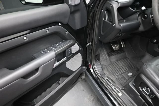 2024 Land Rover Defender V8 - Image 14 of 17
