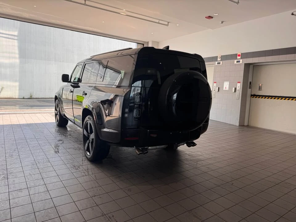 2024 Land Rover Defender L663 - Image 3 of 19