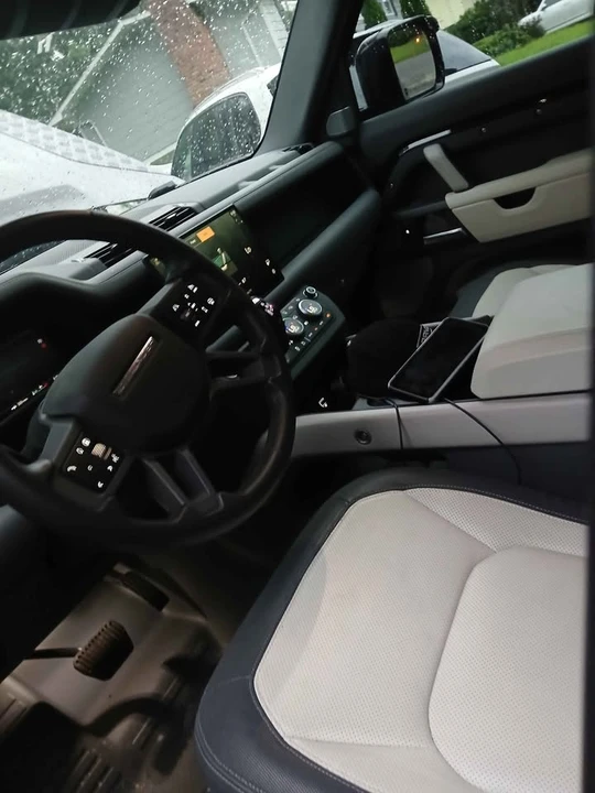 2024 Land Rover Defender V8 - Image 8 of 10
