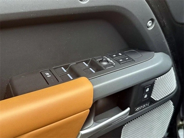 2024 Land Rover Defender L663 - Image 16 of 21