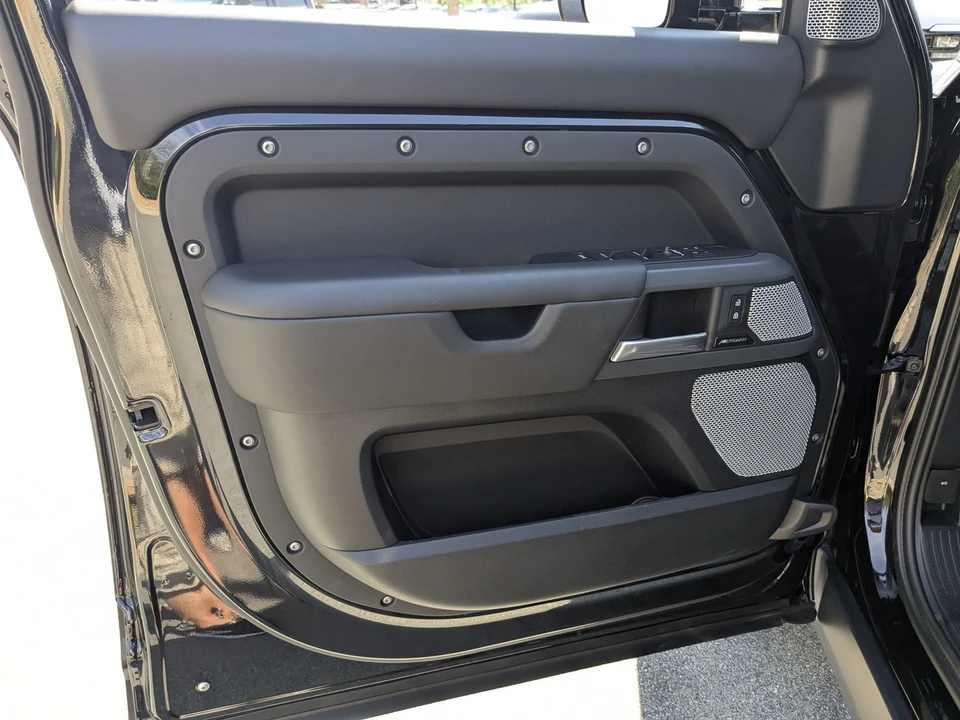 2024 Land Rover Defender L663 - Image 12 of 31