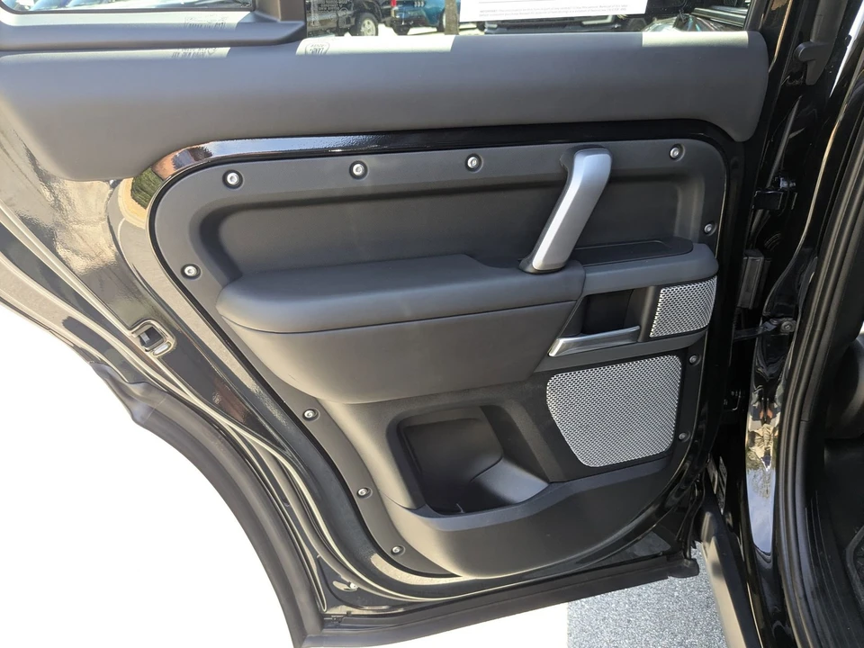 2024 Land Rover Defender L663 - Image 30 of 31