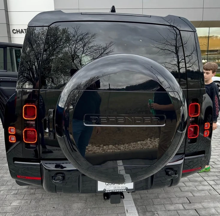 2024 Land Rover Defender L663 - Image 3 of 11