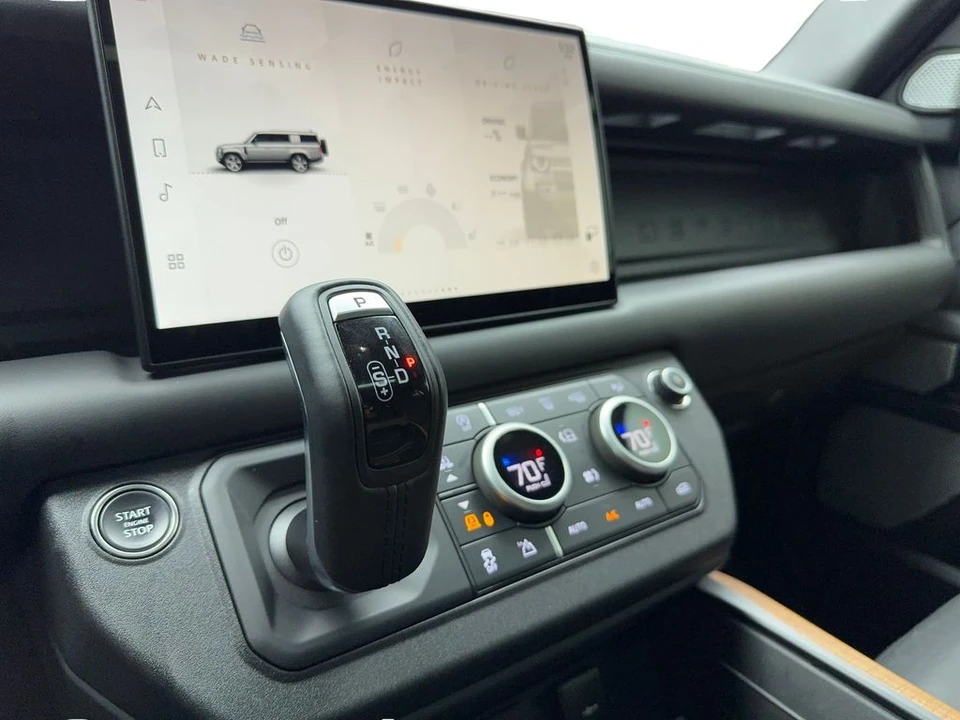 2024 Land Rover Defender L663 - Image 28 of 31