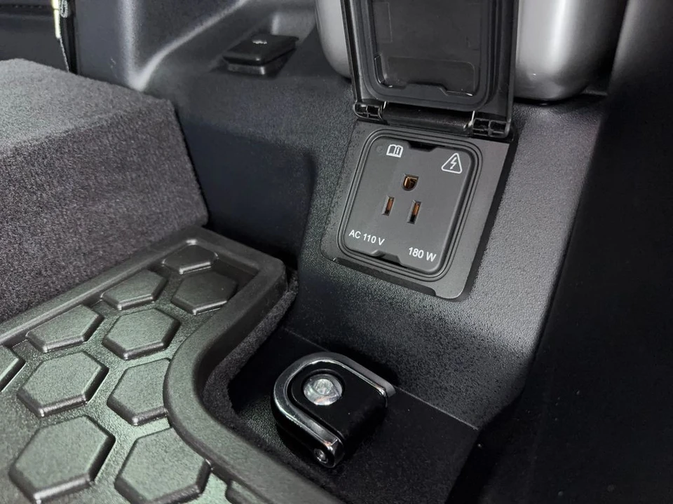 2024 Land Rover Defender L663 - Image 14 of 21