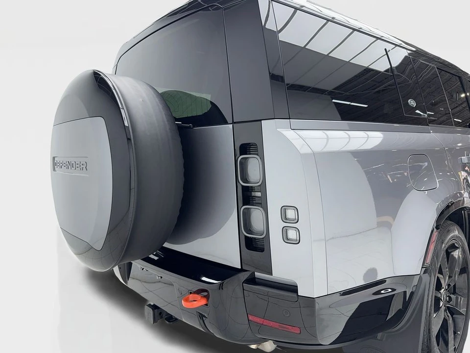 2024 Land Rover Defender L663 - Image 7 of 31