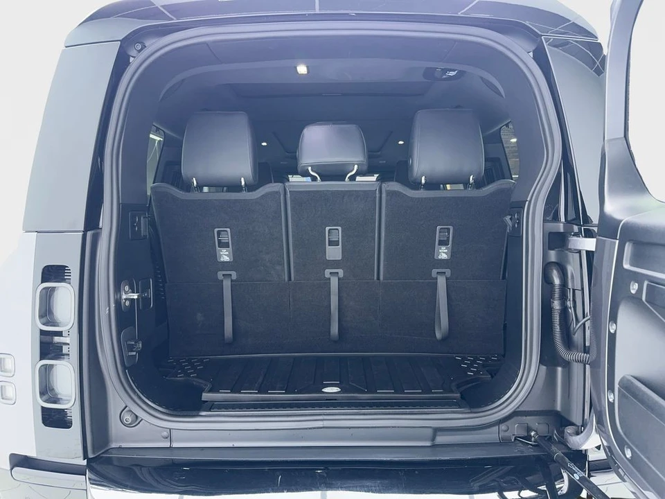 2024 Land Rover Defender L663 - Image 11 of 31