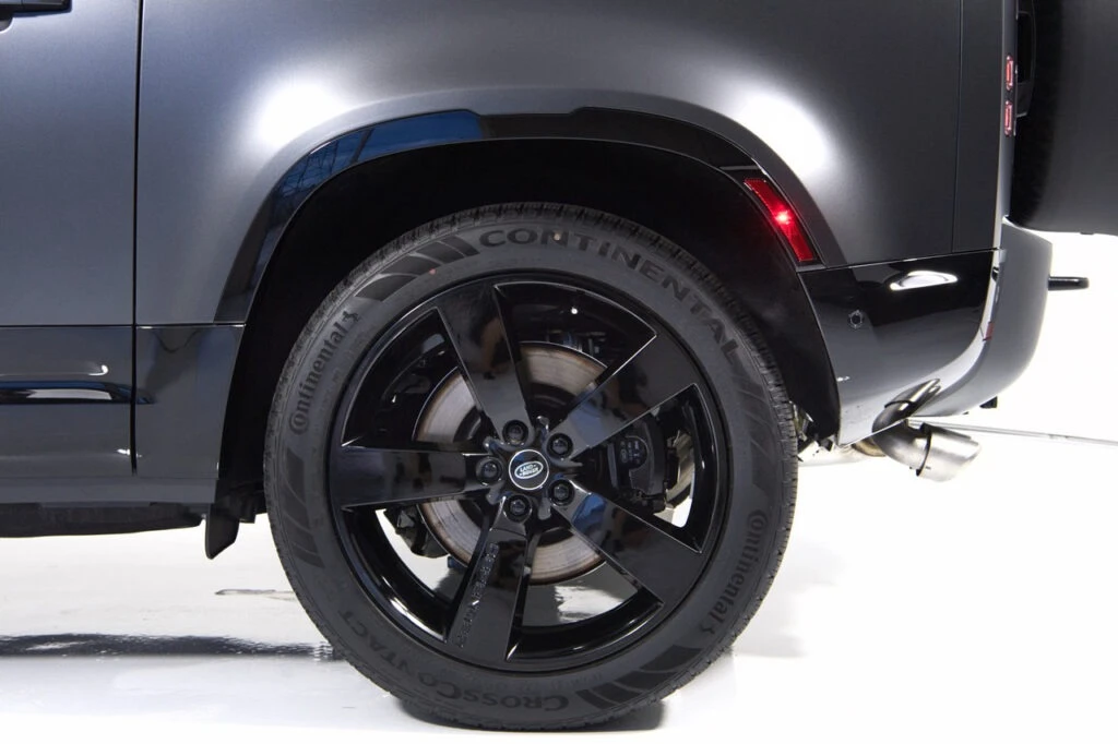 2024 Land Rover Defender V8 - Image 7 of 31