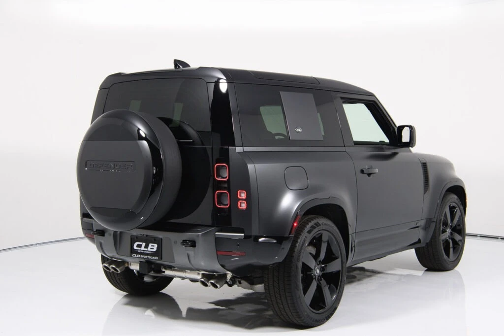 2024 Land Rover Defender V8 - Image 13 of 31