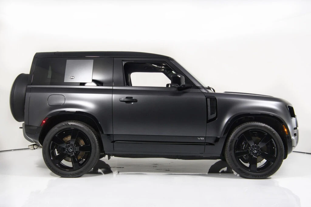 2024 Land Rover Defender V8 - Image 14 of 31