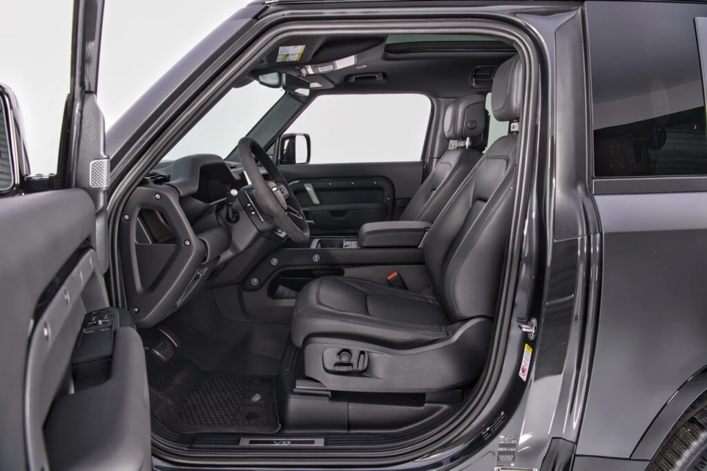 2024 Land Rover Defender V8 - Image 18 of 31