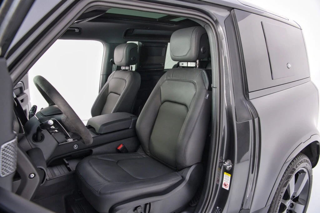 2024 Land Rover Defender V8 - Image 19 of 31