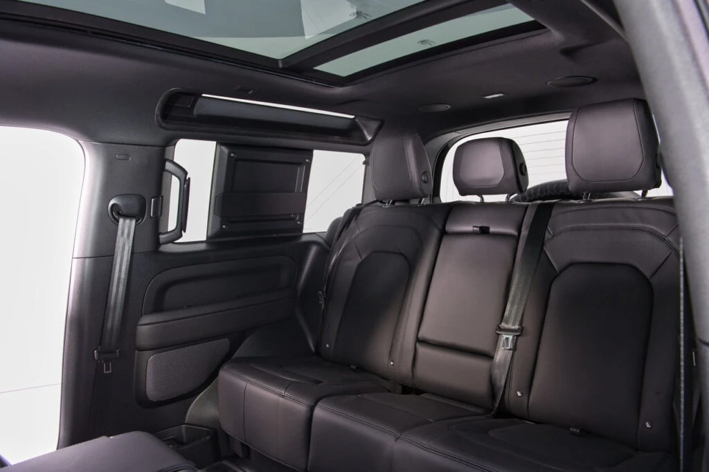 2024 Land Rover Defender V8 - Image 20 of 31
