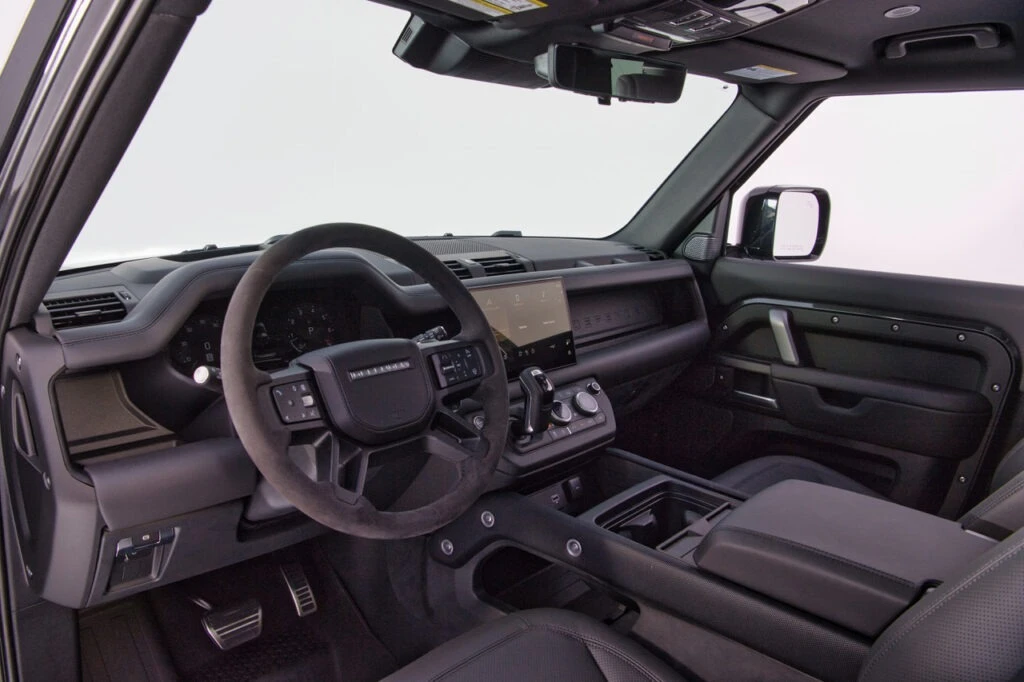 2024 Land Rover Defender V8 - Image 21 of 31