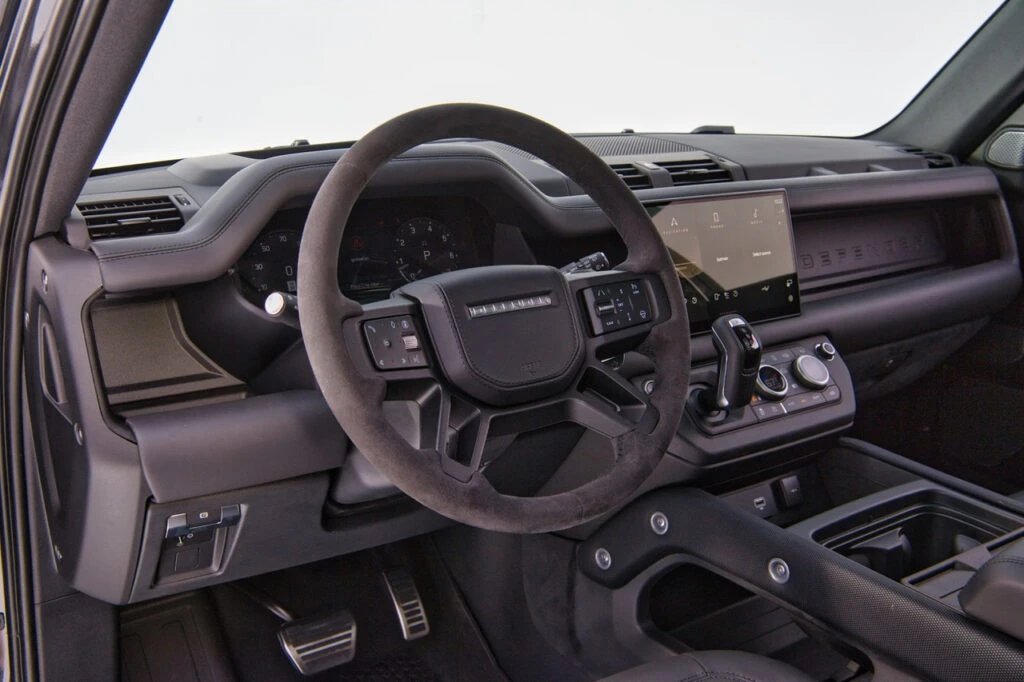 2024 Land Rover Defender V8 - Image 22 of 31