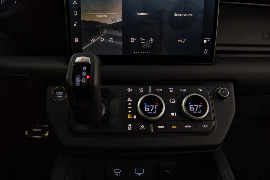 2024 Land Rover Defender V8 - Image 29 of 31