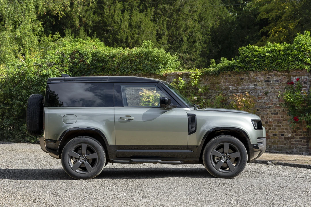 2024 Land Rover Defender L663 - Image 8 of 31