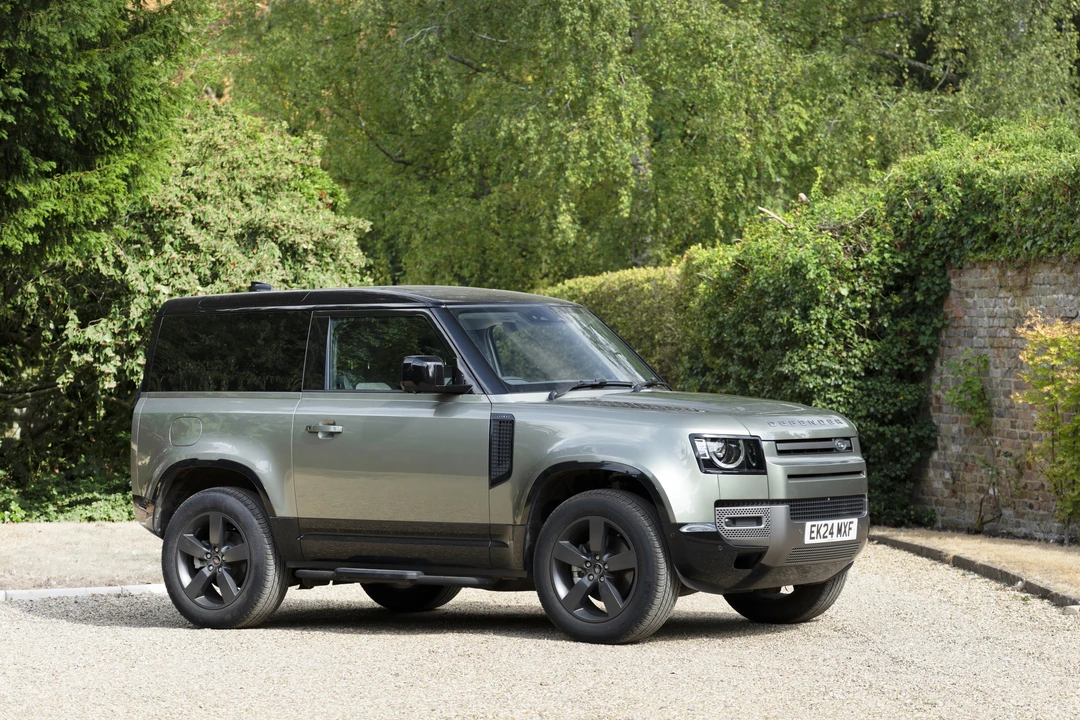 2024 Land Rover Defender L663 - Image 16 of 31