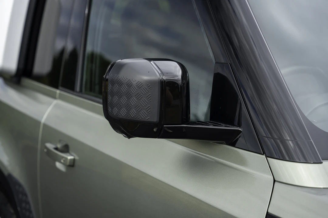 2024 Land Rover Defender L663 - Image 16 of 31