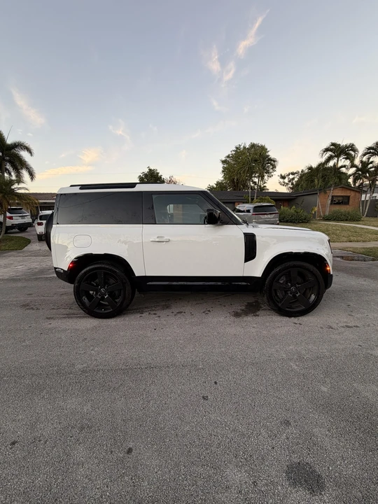 2024 Land Rover Defender L663 - Image 18 of 31