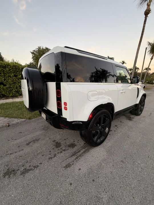 2024 Land Rover Defender L663 - Image 15 of 31