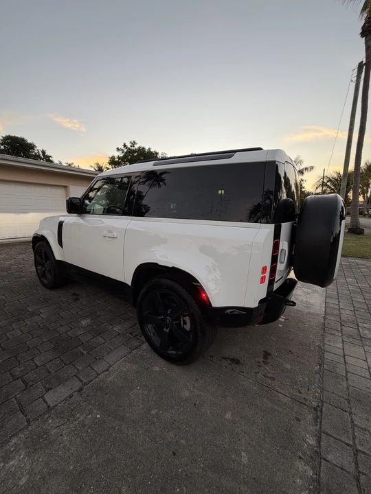 2024 Land Rover Defender L663 - Image 9 of 31